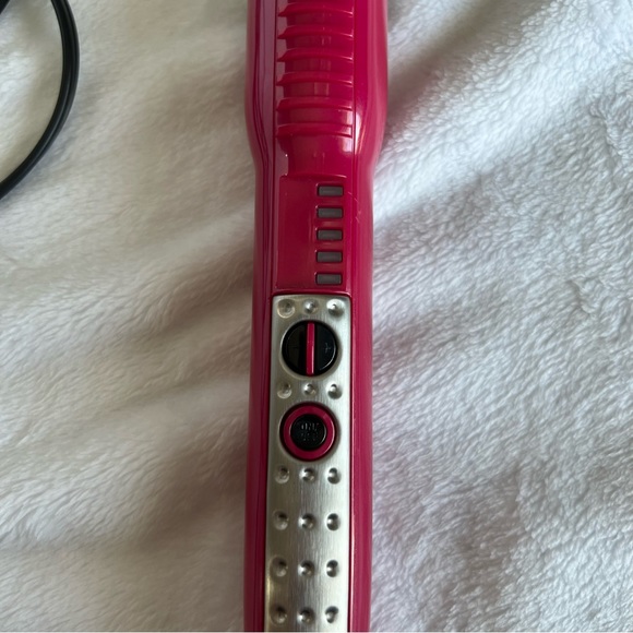 InfinitiPro by Conair Tourmaline Ceramic 1" to 1/2" Curling Wand - Picture 3 of 8